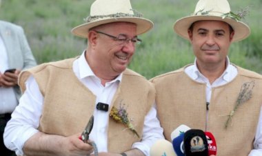 Ahmet Akın'dan İlk Hasat ve Aromaterapi Festivali Coşkusu