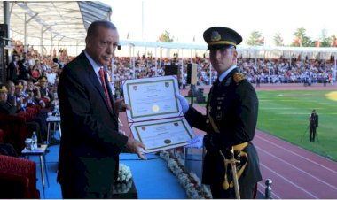 Dönerci Üsteğmen… Garson Teğmen…