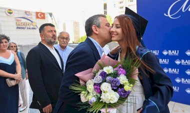 Özgür Özel'den Kızına Gurur Dolu Mesaj: "İpek, Bizleri Bir Kez Daha Gururlandırdı"