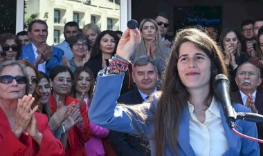 Çeşme'deki Yangında 3 Kişi Hayatını Kaybetti: Belediye Başkanı'na Sert Eleştiriler