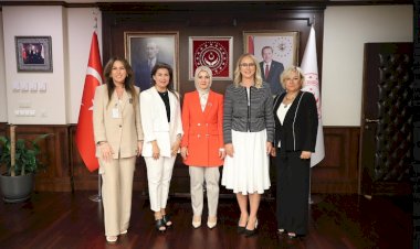 Yürekten Dokunuşlar Derneği'nden Bakan Mahinur Özdemir'e Ziyaret