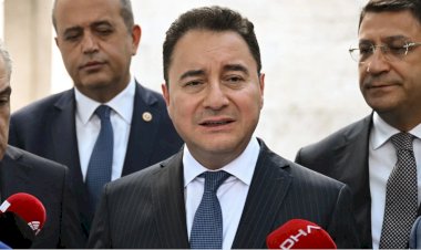 Babacan'dan iktidara 'kötü yönetim' eleştirisi: Mehmet Şimşek bir gecede gidebilir