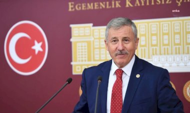 Selçuk Özdağ: "Bugün Yaşananlar Salt Bir Ekonomik Kriz Değil"