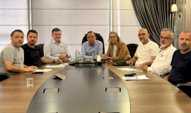 AK Parti İzmir İl Başkanlığı'nda İstişare ve Değerlendirme Toplantısı