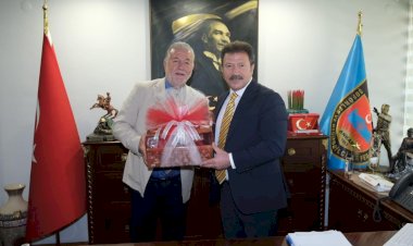 İESOB Başkanı Yalçın Ata'dan TŞOF Başkanı Mehmet Yiğiner'e Tebrik Ziyareti