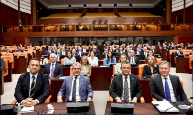 CHP'den "Katliam Yasasına" Karşı Meclis'te Tam Kadro Protesto