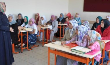 Selçuk Özdağ'dan Sert Eleştiri: "Yapamadıklarını Yapamayacaklarının Teminatı Gibi!"