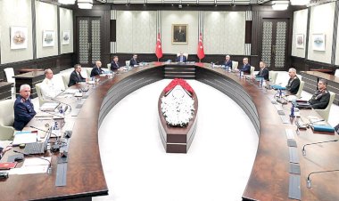 Fethullah Gülen güçlü bir devletin varlığına meydan okumak yerine onu desteklemektedir.