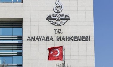 Anayasa Mahkemesi’ne Tarihi Uyarı: Kararlarınız Askıda