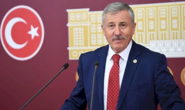 Selçuk Özdağ'dan İzmir Yangını ve TBMM'deki Kavga Hakkında Sert Açıklama