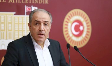 Mustafa Yeneroğlu'ndan Sert Eleştiri: Güç Sarhoşluğu Devam Ettiği Sürece Ülkede Hiçbir Şey Düzelmez