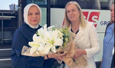 AK Parti Kadın Kolları Başkanı Ayşe Keşir İzmir’de: Yangından Etkilenen Aileleri Ziyaret Etti