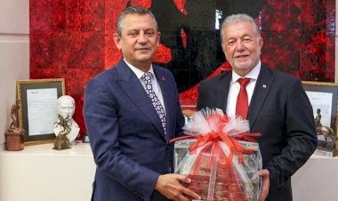 Siyasi Kulisler Hareketli: İESOB Başkanı Yalçın Ata CHP'yi ziyaret etti