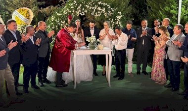 İzmir Siyasetini Buluşturan Nikah: Hale Halime Erdoğan ve Ertuğrul Yıldırım'ın Düğünü