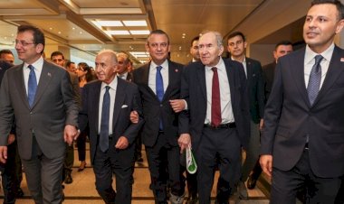 CHP'de 'Birlik' Mesajı: Özel ve İmamoğlu, Tüzük Kurultayı Öncesi Yönetmeye Geliyoruz Dedi