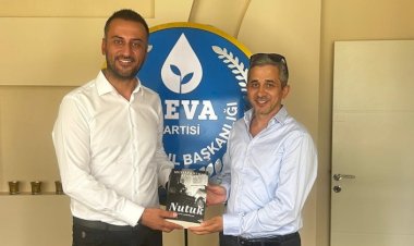 DEVA Partisi Balıkesir İl Başkanlığı'nda Devir Teslim: Gürhan Kayabey Görevi Kadir Gökdeniz'e Devretti