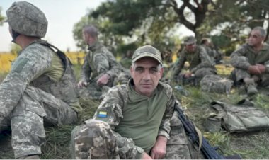 Ukrayna'da Cepheye Takviye Baskısı Artıyor: 40'lı ve 50'li Yaşlardaki Erkekler de Silah Altında