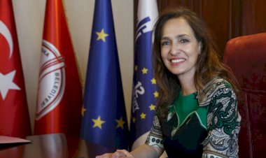Karşıyaka Belediyesi’nde Aile Başkan İddiaları: CHP’nin Yönetim Stratejisi Tartışılıyor