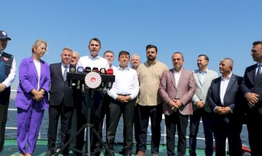 İzmir Körfezinindeki Kirlilik Sorununu Kim Çözmek İstiyor?