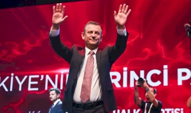 CHP Lideri Özgür Özel'den Tüzük Kurultayında Net Mesajlar: İmamoğlu ve Değişim Vurgusu