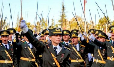 AKP Sözcüsü Ömer Çelik’ten Teğmenlerin Yeminine Dair Açıklama: Disiplinsizlik İçin Soruşturma Açılıyor