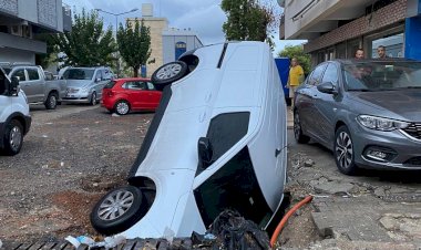 İzmir'de Şiddetli Yağış Sonrası Altyapı Sorunları Yine Gündemde