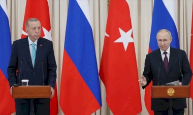 Türkiye-Rusya İlişkilerinde Gergin Bekleyiş: Putin’in Ertelenen Ziyareti ve BRICS Tartışması