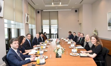 Cumhurbaşkanlığı Külliyesi'nde Önemli Görüşme: Türkiye-ABD İlişkileri ve Bölgesel Gelişmeler Masada