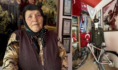 Şehit Anası Oğlunun Balmumu Heykeli ile Yaşıyor!
