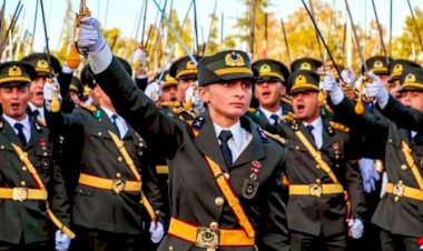 Ümit Özdağ'dan Yemin Töreni İptaline Sert Tepki: Mustafa Kemal’in Askerlerinden Korkuyorlar
