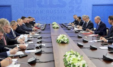 BRICS Zirvesi'nde Erdoğan ve Putin Görüşmesi: 'Türkiye-Rusya İlişkileri Güçleniyor'
