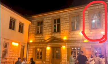 CHP İzmir’de Pembe Köşklü Muhalefet: Tarihi Binada Siyasi Güç Mücadelesi