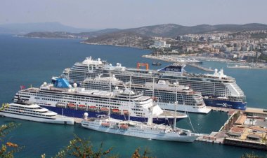 İzmir'in Kruvaziyer Turizminde Büyük Başarısı: Alsancak Limanı Binlerce Yolcuyu Ağırladı