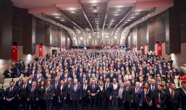 CHP'li Belediye Başkanları Genel Merkezde Buluştu: Dayanışma ve Çözüm Odaklı Toplantı