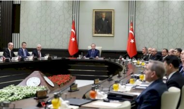 Türkiye’nin Gizli Anayasası: Kırmızı Kitap Nedir ve Nasıl Evrildi?