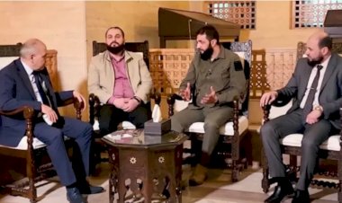 HTŞ'nin Yeni Geçiş Başbakanı Muhammed el-Beşir Kravatlı Görüntü Verdi