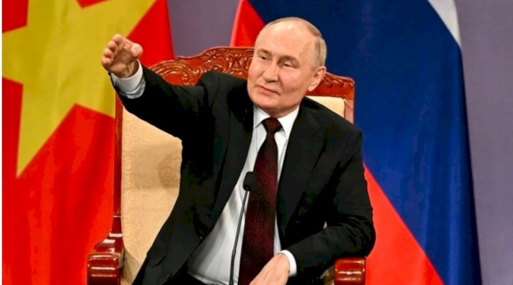 Putin’den Türk Gazeteciye İğneleyici Yanıt: Rus Bürokratlar Kahkahalarla Karşılık Verdi