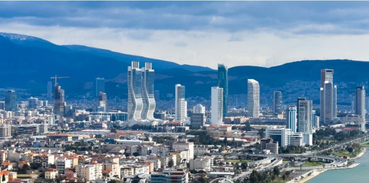 Bayraklı'da Gökdelen İtirazı: Dev Projeler Çevre ve Planlama Kurallarına Aykırı mı?