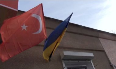 Ukrayna ve Türkiye Bayrağının Kutsallığı: Arif Nihat Asya’nın 'Bayrak' Şiiri Ukraynaca Okunmalı