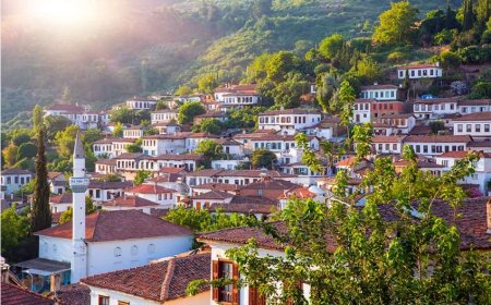 Şirince’nin Dönüşümü: Ermeni Köyü Endişesi Tartışılıyor