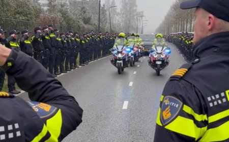 Hollanda'da İki Türk Kökenli Polis İçin Unutulmaz Veda Töreni