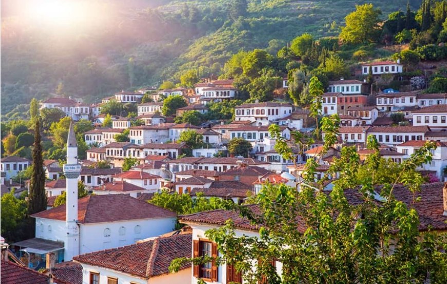 Şirince’nin Dönüşümü: Ermeni Köyü Endişesi Tartışılıyor