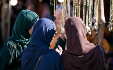 Kırgızistan’da Çarşaf, Burka ve Tebliğ Faaliyetleri Yasaklandı