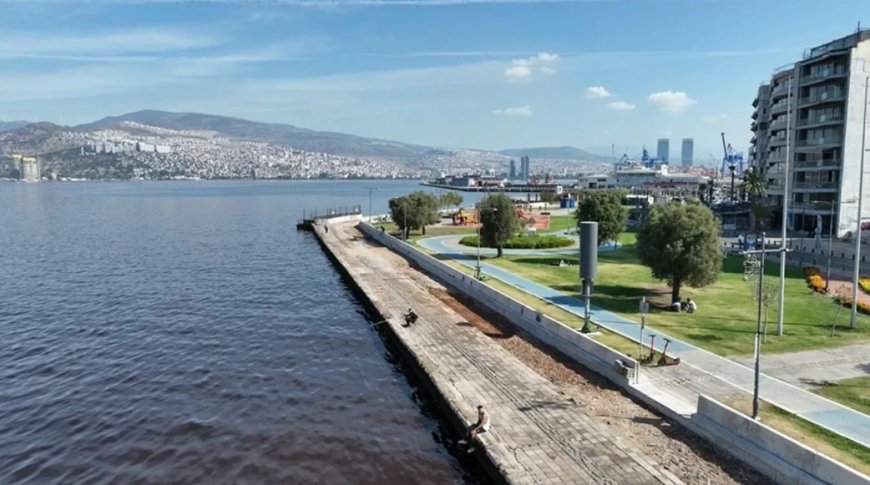İzmir Kordon'da Zemin Çökmesi Alarmı: Binalar ve Altyapı Tehlikede
