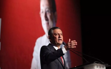 Özgür Özel, Ümit Uysal ve Berhan Şimşek CHP liderliği için yarışıyor