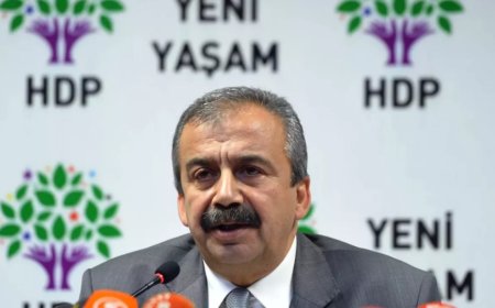 Sırrı Süreyya Önder hayatını kaybetti: Türkiye siyasetinin sanatçı vekili veda etti