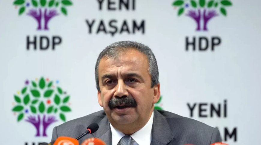 Sırrı Süreyya Önder hayatını kaybetti: Türkiye siyasetinin sanatçı vekili veda etti