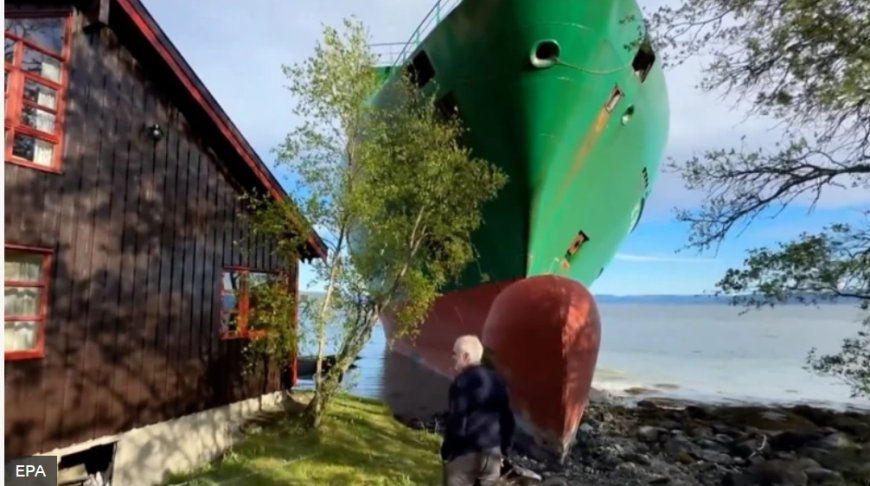 Norveç’te Uyandığında Bahçesinde Dev Bir Yük Gemisi Buldular