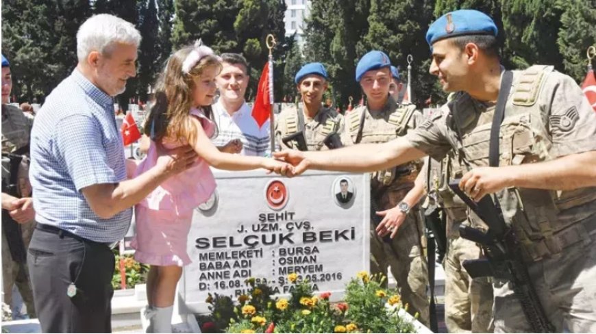 Edirnekapı Şehitliği’nde Bayram Arifesinde Hüzün ve Vefa