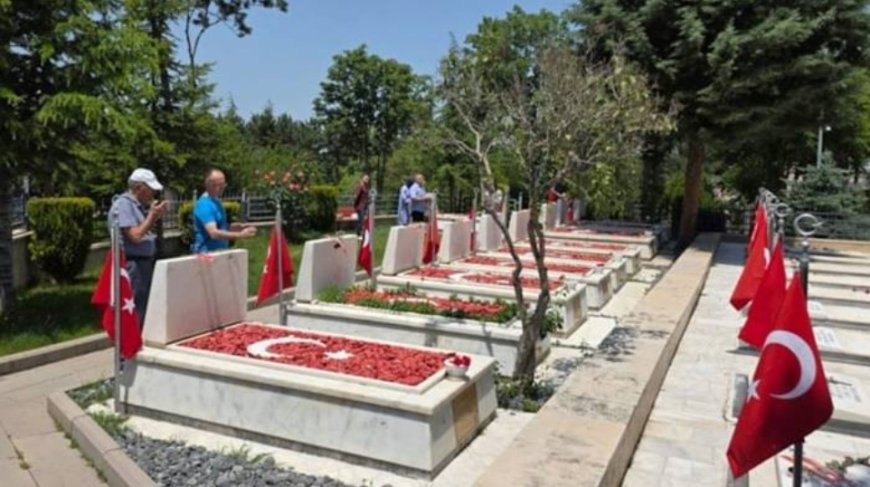 Şehit Ailelerinden Sessiz Bayram Protestosu: Törene Katılmadılar